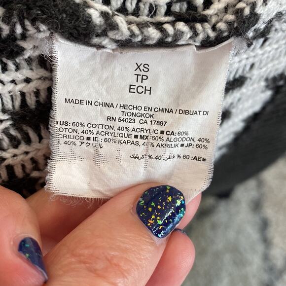 Old Navy Charcoal Grey Aztec Print Open Front Long Cardigan Size XS - Picture 7 of 7